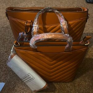 This is a beautiful￼3 pieces  burnt orange purse